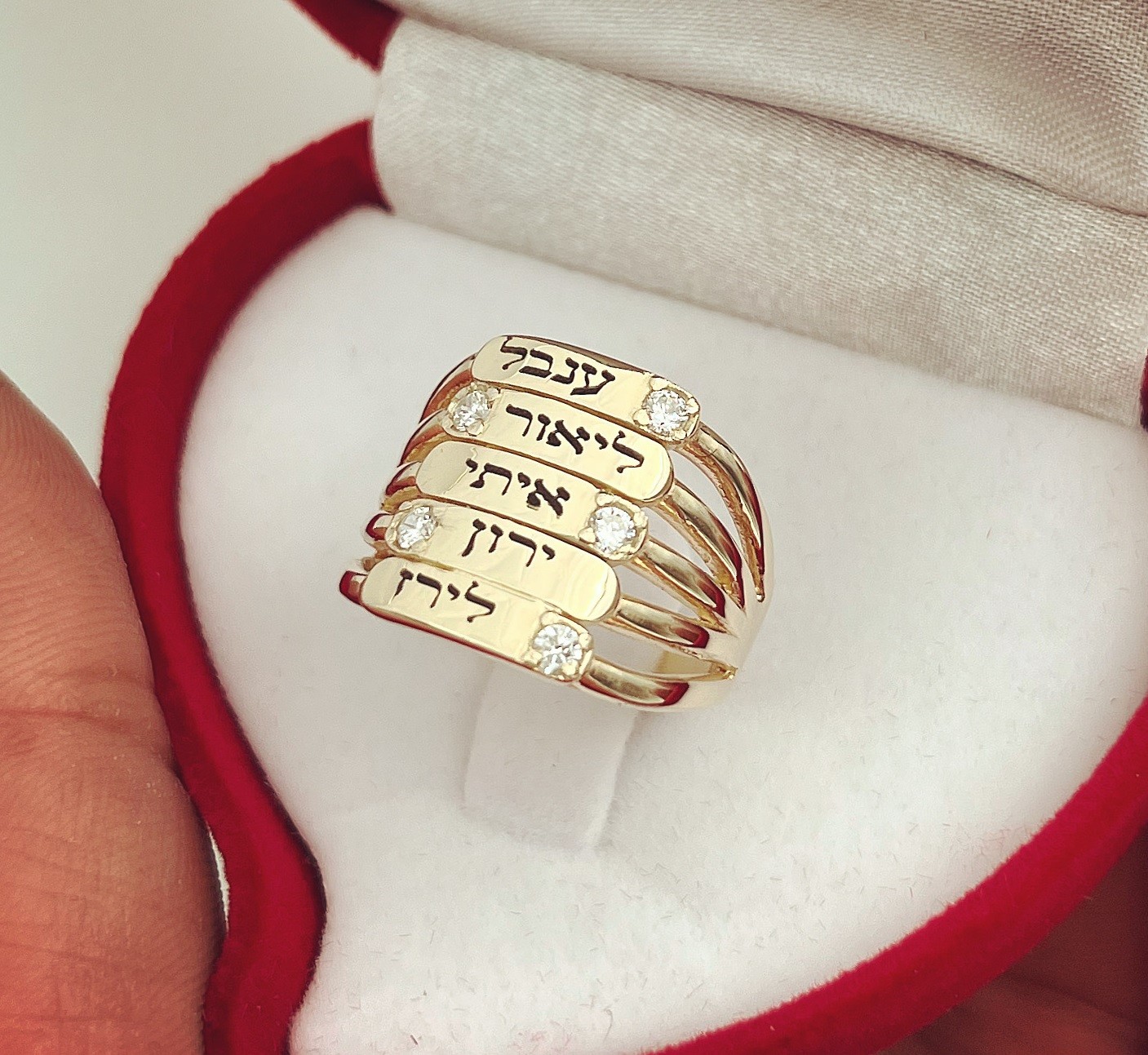  טבעת חריטה 5 פסים - זהב אמיתי 14 קראט שיבוץ זירקונים/יהלומים אמיתיים טבעיים דגם 3125